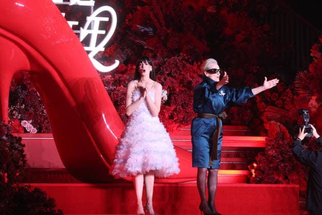 SHANGHAI, CHINA - APRIL 10: American actress Anne Hathaway (L) and American actress Meryl Streep attend the premiere of film The Devil Wears Prada 2 on April 10, 2026 in Shanghai, China. Copyright: xVCGx 111634000032