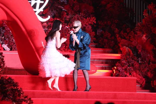 SHANGHAI, CHINA - APRIL 10: American actress Anne Hathaway (L) and American actress Meryl Streep attend the premiere of film The Devil Wears Prada 2 on April 10, 2026 in Shanghai, China. Copyright: xVCGx 111633999878