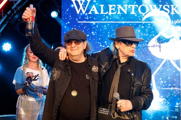 Jean-Jacques Kravetz und Udo Lindenberg bei der Eröffnung der Ausstellung Keine Panik in Werl - Das Udo Lindenberg Universum in den Walentowski Galerien. Werl, 11.04.2026 *** Jean Jacques Kravetz and Udo Lindenberg at the opening of the exhibition Keine Panik in Werl Das Udo Lindenberg Universum at the Walentowski Galerien Werl, 11 04 2026 Foto:xT.xSchröerx xFuturexImagex lindenberg_6489