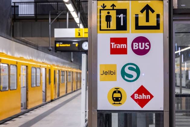U-Bahnhof Hauptbahnhof der Linie U5 mit U-Bahn. 28.03.2026, Berlin, Deutschland