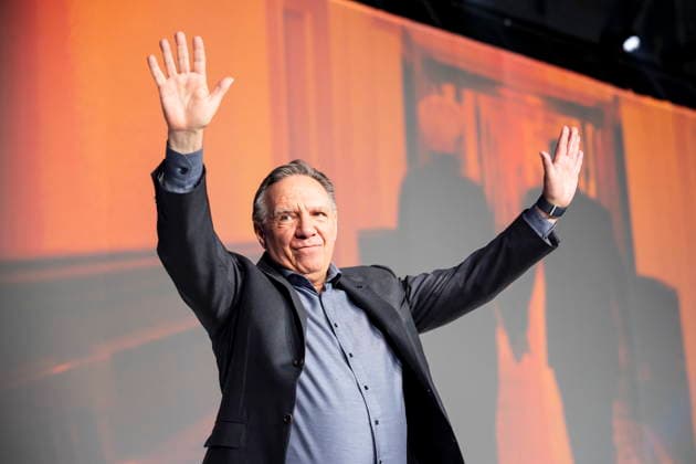 April 12, 2026, Drummondville, Pq, CANADA: Outgoing Quebec premier Francois Legault waves at the audience after being honoured at the CAQ leadership convention, in Drummondville, Que., on Sunday, April 12, 2026. Drummondville CANADA  - ZUMAc35_ 20260412_zaf_c35_045 Copyright: xChristopherxKatsarovx