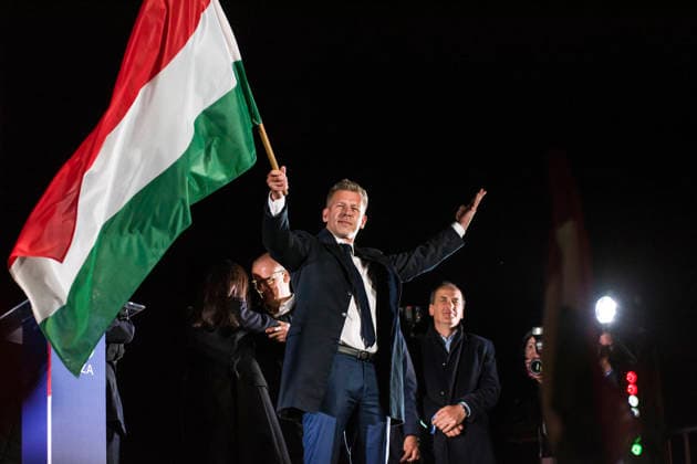 Peter Magyar s Tisza party election night in Budapest - 12 Apr 2026 Peter Magyar waves the Hungarian flag after his speech during the TISZA party s election night event in Budapest. April 12, 2026, marked the most significant political transformation in Hungary in decades. The election night for Peter Magyar s TISZA party in Budapest saw thousands of citizens gathering to celebrate a decisive victory over Prime Minister Viktor Orbán’s Fidesz party, which had been in power since 2010. Péter Magyar, who emerged as a central opposition figure only two years ago, successfully mobilized a record number of voters by focusing his campaign on anti-corruption measures, improving living standards, and restoring Hungary s pro-European course. Budapest Copyright: xAttilaxHusejnowx xSOPAxImagesx AHUSEJNOW_9674