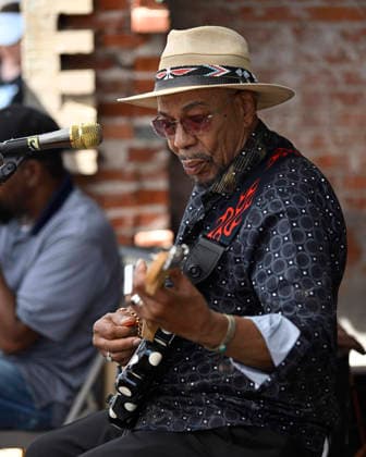 April 12, 2026, Clarksdale, Ms, United States of America: JOHN PRIMER playing a guitar given to him by Buddy Guy during day five of the 2026 Juke Joint Festival on April 12, 2026 in Clarksdale, Mississippi. Clarksdale United States of America - ZUMAw132 20260412_zap_w132_016 Copyright: xTomxWalkox