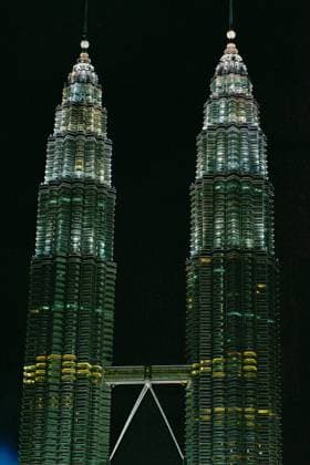 Creative Highlights World Twin Towers or Kuala Lumpur City Center illuminating at night. Kuala Lumpur, Federal Territory of Kuala Lumpur, Malaysia R_AZBA260410D3-1996060-01 EDITORIAL USE ONLY