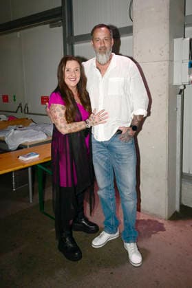 Daniela Alfinito mit Partner Thorsten nach ihrem Konzert in der in der Messe- & Veranstaltungshalle. Löbau, 12.04.2026