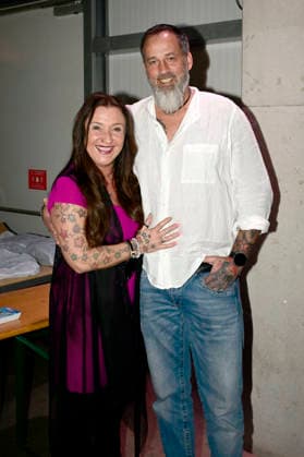 Daniela Alfinito mit Partner Thorsten nach ihrem Konzert in der in der Messe- & Veranstaltungshalle. Löbau, 12.04.2026