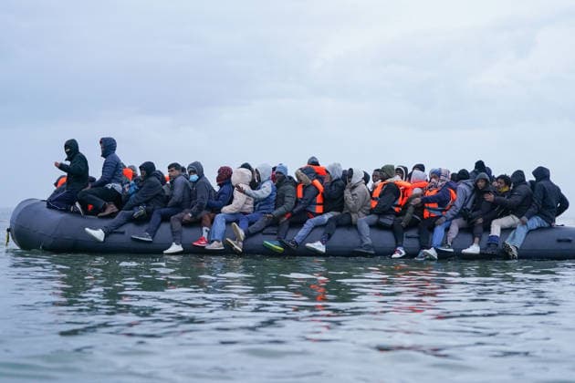 April 13, 2026, Dunkirk, France, UK: Dunkirk, France. Migrants board a boat from the beach at Dunkirk on the French coast. Several people have been rescued by French authorities attempting to cross The English Channel. Dunkirk UK  - ZUMAl94_ 20260413_zaf_l94_013 Copyright: xIoannisxAlexopoulosx