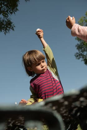 Young Child Raising Egg Up Against Blue Sky Outdoors San Miguel de Allende, Guanajuato, Mexico R_WDJM260411-1995921-01 ,model released, Symbolfoto