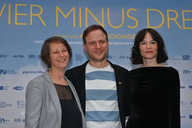 v.li:Barbara Pachl-Eberhart (Autorin), Adrian GOIGINGER (Filmemacher). Valerie Pachner (Schauspielerin), Pemiere von VIER MINUS DREI am 13.03420226 in Muenchen. Roter Teppich,Red Carpet. *** from left Barbara Pachl Eberhart Author , Adrian GOIGINGER Filmmaker Valerie Pachner Actress , Pemiere of VIER MINUS DREI on 13 03420226 in Munich Red Carpet,Red Carpet