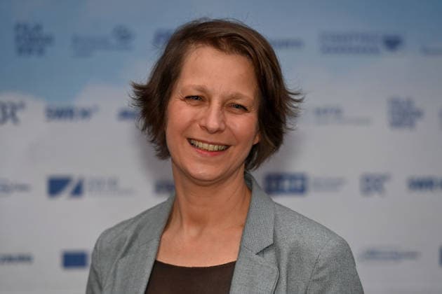 Barbara Pachl-Eberhart (Autorin), Einzelbild,angeschnittenes Einzelmotiv,Portraet,Portrait,Porträt. Pemiere von VIER MINUS DREI am 13.03420226 in Muenchen. Roter Teppich,Red Carpet.