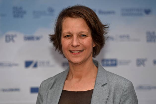 Barbara Pachl-Eberhart (Autorin), Einzelbild,angeschnittenes Einzelmotiv,Portraet,Portrait,Porträt. Pemiere von VIER MINUS DREI am 13.03420226 in Muenchen. Roter Teppich,Red Carpet.