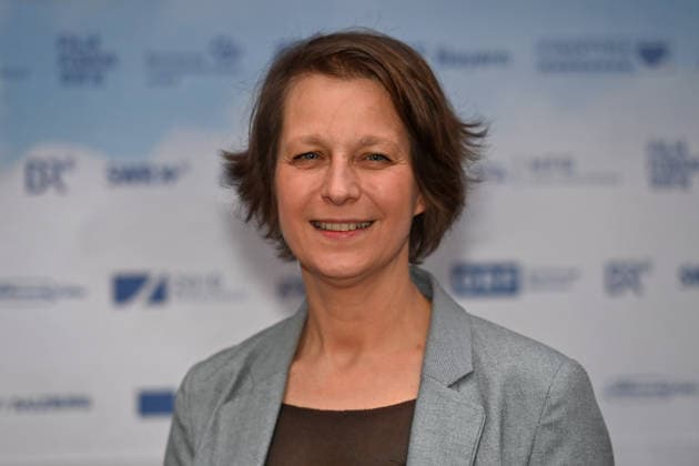 Barbara Pachl-Eberhart (Autorin), Einzelbild,angeschnittenes Einzelmotiv,Portraet,Portrait,Porträt. Pemiere von VIER MINUS DREI am 13.03420226 in Muenchen. Roter Teppich,Red Carpet.