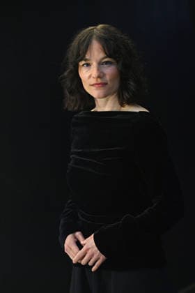 Valerie Pachner (Schauspielerin), Einzelbild,angeschnittenes Einzelmotiv,Halbfigur,halbe Figur. Pemiere von VIER MINUS DREI am 13.03420226 in Muenchen. Roter Teppich,Red Carpet.