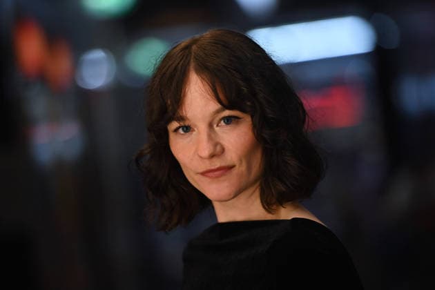 Valerie Pachner (Schauspielerin), Einzelbild,angeschnittenes Einzelmotiv,Portraet,Portrait,Porträt. Pemiere von VIER MINUS DREI am 13.03420226 in Muenchen. Roter Teppich,Red Carpet.