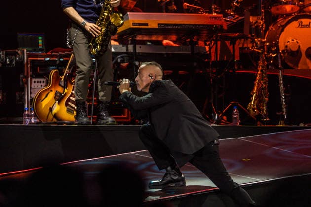Eros Ramazzotti begeistert am 13. April 2026 in der Arena Leipzig mit einer energiegeladenen Live-Performance im Rahmen seiner Una Storia Importante-Welttournee und zieht das Publikum mit emotionalen Songs und eindrucksvoller Bühnenshow in seinen Bann. Eros Ramazotti Leipzig
