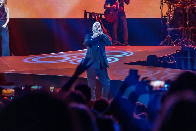 Eros Ramazzotti begeistert am 13. April 2026 in der Arena Leipzig mit einer energiegeladenen Live-Performance im Rahmen seiner Una Storia Importante-Welttournee und zieht das Publikum mit emotionalen Songs und eindrucksvoller Bühnenshow in seinen Bann. Eros Ramazotti Leipzig