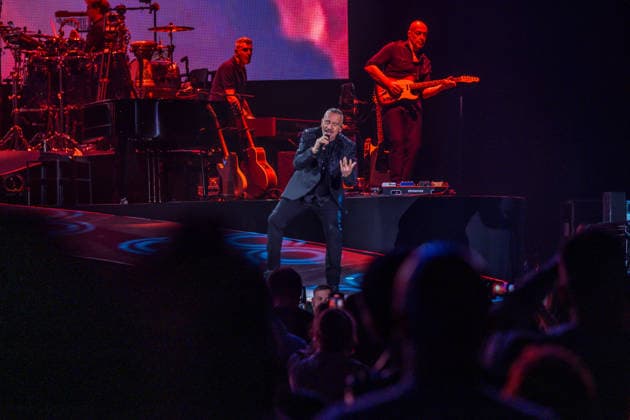 Eros Ramazzotti begeistert am 13. April 2026 in der Arena Leipzig mit einer energiegeladenen Live-Performance im Rahmen seiner Una Storia Importante-Welttournee und zieht das Publikum mit emotionalen Songs und eindrucksvoller Bühnenshow in seinen Bann. Eros Ramazotti Leipzig