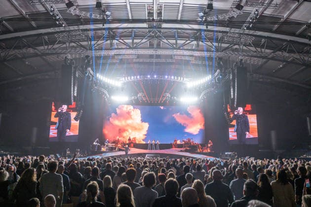 Eros Ramazzotti begeistert am 13. April 2026 in der Arena Leipzig mit einer energiegeladenen Live-Performance im Rahmen seiner Una Storia Importante-Welttournee und zieht das Publikum mit emotionalen Songs und eindrucksvoller Bühnenshow in seinen Bann. Eros Ramazotti Leipzig