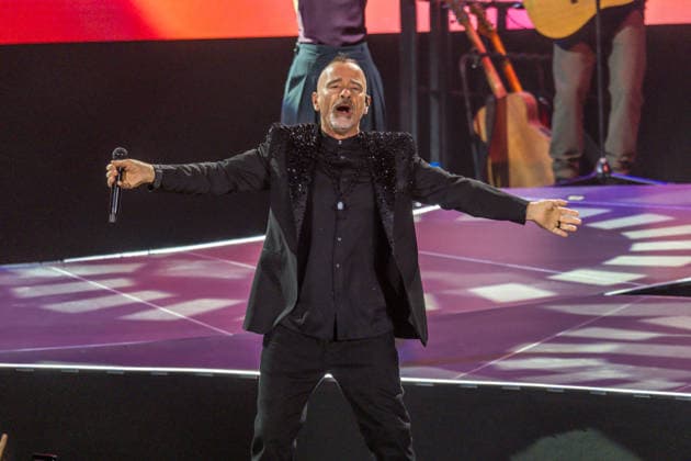 Eros Ramazzotti begeistert am 13. April 2026 in der Arena Leipzig mit einer energiegeladenen Live-Performance im Rahmen seiner Una Storia Importante-Welttournee und zieht das Publikum mit emotionalen Songs und eindrucksvoller Bühnenshow in seinen Bann. Eros Ramazotti Leipzig