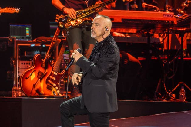 Eros Ramazzotti begeistert am 13. April 2026 in der Arena Leipzig mit einer energiegeladenen Live-Performance im Rahmen seiner Una Storia Importante-Welttournee und zieht das Publikum mit emotionalen Songs und eindrucksvoller Bühnenshow in seinen Bann. Eros Ramazotti Leipzig