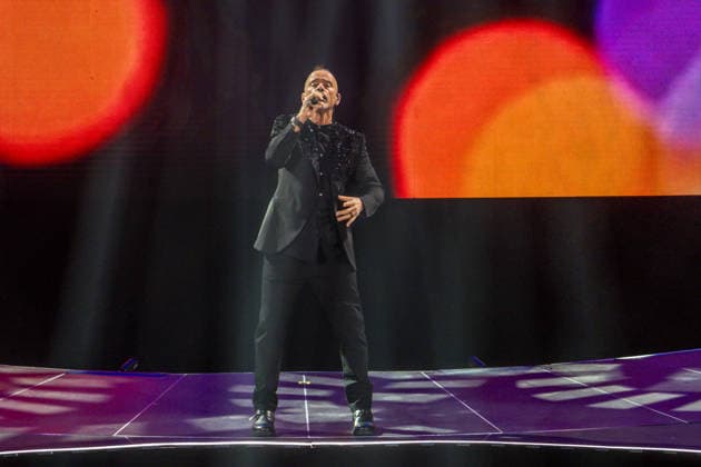 Eros Ramazzotti begeistert am 13. April 2026 in der Arena Leipzig mit einer energiegeladenen Live-Performance im Rahmen seiner Una Storia Importante-Welttournee und zieht das Publikum mit emotionalen Songs und eindrucksvoller Bühnenshow in seinen Bann. Eros Ramazotti Leipzig
