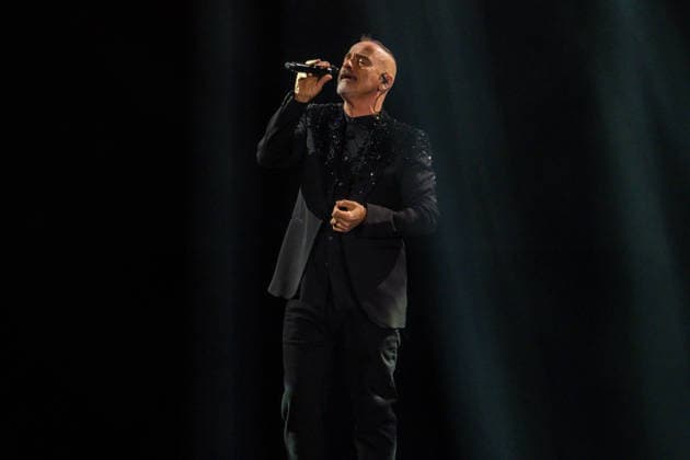 Eros Ramazzotti begeistert am 13. April 2026 in der Arena Leipzig mit einer energiegeladenen Live-Performance im Rahmen seiner Una Storia Importante-Welttournee und zieht das Publikum mit emotionalen Songs und eindrucksvoller Bühnenshow in seinen Bann. Eros Ramazotti Leipzig