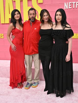 Netflix™s ˜Roommates™ Premiere Sunny Sandler, Adam Sandler, Jackie Sandler and Sadie Sandler arriving to Netflix™s Roommates premiere held at the Egyptian Theatre on April 13, 2026 in Hollywood, CA. Hollywood Egyptian Theatre California USA Copyright: xStarbuck xAFF-USA.COMx