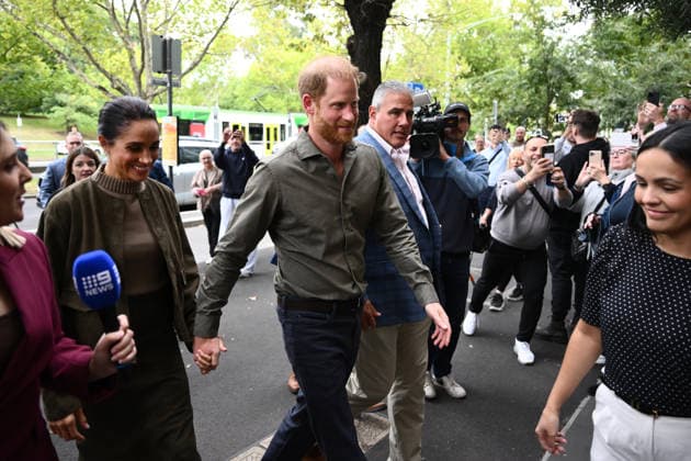 HARRY AND MEGHAN AUSTRALIA VISIT, Prince Harry and Meghan, the Duke and Duchess of Sussex arrive for a visit to the Australian National Veterans Arts Museum in Melbourne, Tuesday, April 14, 2026. ( NO ARCHIVING MELBOURNE VICTORIA AUSTRALIA  Copyright: xJOELxCARRETTx 20260414155811635479