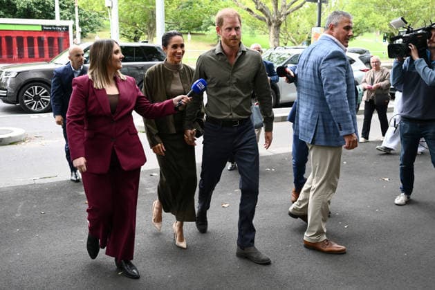 HARRY AND MEGHAN AUSTRALIA VISIT, Prince Harry and Meghan, the Duke and Duchess of Sussex arrive for a visit to the Australian National Veterans Arts Museum in Melbourne, Tuesday, April 14, 2026. ( NO ARCHIVING MELBOURNE VICTORIA AUSTRALIA  Copyright: xJOELxCARRETTx 20260414113918156450