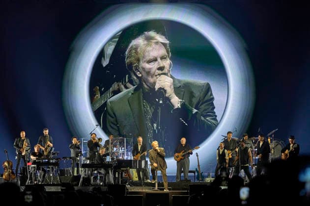Howard Carpendale live bei einem Konzert seiner Abschiedstournee Let s Do It Again, Again! in der ZAG Arena. Hannover, 12.04.2026 *** Howard Carpendale live at a concert of his farewell tour Let s Do It Again, Again at the ZAG Arena Hannover, 12 04 2026 Foto:xU.xStammx xFuturexImagex carpendale_6417
