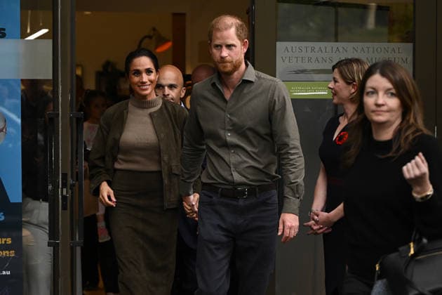 HARRY AND MEGHAN AUSTRALIA VISIT, Prince Harry and Meghan, the Duke and Duchess of Sussex leave following a visit to the Australian National Veterans Arts Museum in Melbourne, Tuesday, April 14, 2026. ( NO ARCHIVING MELBOURNE VICTORIA AUSTRALIA  Copyright: xJOELxCARRETTx 20260414167627329234