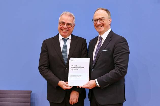 Deutschland, 14.04.2026: Bundespressekonferenz: Vorstellung Freiburger Subventionsbericht zu Finanzhilfen des Bundes: Rainer Kirchdörfer und Lars Feld *** Germany, 14 04 2026 Federal Press Conference Presentation of the Freiburg Subsidy Report on Federal Financial Aid Rainer Kirchdörfer and Lars Feld Copyright: xdtsxNachrichtenagenturx dts_114846