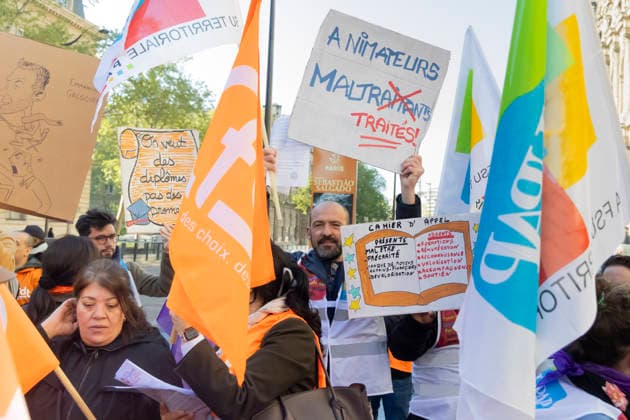 Paris, France le 14 Avril, 2026 - Manifestation organisee par le syndicat Supap-FSU au moment de l ouverture d une seance du conseil municipal de Paris consacree a l accueil periscolaire, un secteur entache par des cas repetes d abus sexuels. SECTEUR PERISCOLAIRE, ANIMATEURS, EMPLOI, MANIFESTATION, RASSEMBLEMENT, MOBILISATION, VIOLENCES SEXUELLES, MEETOOECOLE,  Copyright: xVincentxIsorex