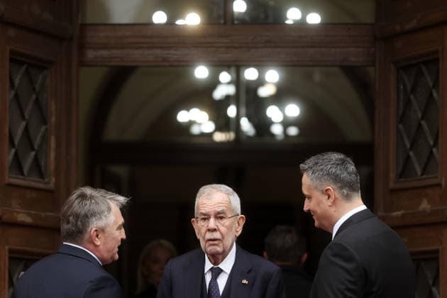 Austria s President Alexander van Der Bellen visit Sarajevo, Bosnia and Herzegovina Member of Presidency of Bosnia and Herzegovina Zeljko Komsic, Austria s President Alexander van Der Bellen and Chairman of the Presidency of Bosnia and Herzegovina Denis Becirovic speaks during welcome ceremony on April 14, 2026. in Sarajevo, Bosnia and Herzegovina.  ArminxDurgut PIXSELL