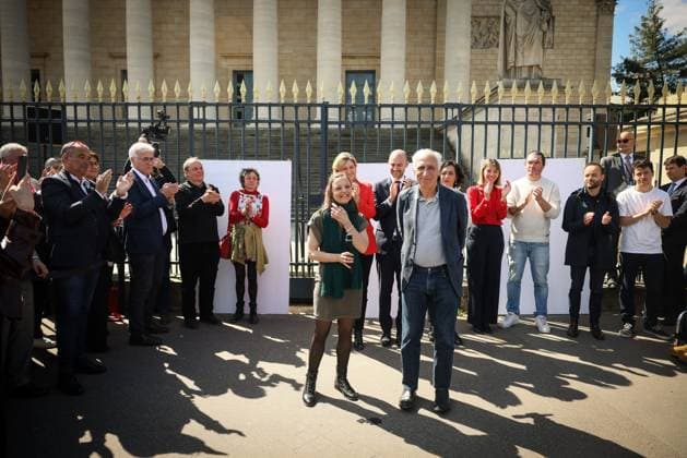 REMOVAL OF PORTRAITS OF CECILE KOHLER AND JACQUES PARIS ASSEMBLEE NATIONALE Thomas Padilla MAXPPP Paris FRANCE 14 04 2026 CEREMONY FOR THE REMOVAL OF THE TWO FORMER HOSTAGES IN IRAN, CECILE KOHLER AND JACQUES PARIS ON THE GATES OF THE NATIONAL ASSEMBLY IN PRESENCE OF THE PRESIDENT OF THE NATIONAL ASSEMBLY, YAEL BRAUN PIVET Ceremony for the removal of the two former hostages in Iran, Cecile Kohler and Jacques Paris on the gates of the National Assembly in Paris on April 14, 2026 Paris FRANCE  Copyright: xMAXPPPxThomasxPadillax TPA260414027 TPA260414027