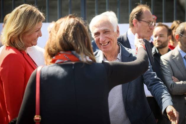 REMOVAL OF PORTRAITS OF CECILE KOHLER AND JACQUES PARIS ASSEMBLEE NATIONALE Thomas Padilla MAXPPP Paris FRANCE 14 04 2026 CEREMONY FOR THE REMOVAL OF THE TWO FORMER HOSTAGES IN IRAN, CECILE KOHLER AND JACQUES PARIS ON THE GATES OF THE NATIONAL ASSEMBLY IN PRESENCE OF THE PRESIDENT OF THE NATIONAL ASSEMBLY, YAEL BRAUN PIVET Ceremony for the removal of the two former hostages in Iran, Cecile Kohler and Jacques Paris on the gates of the National Assembly in Paris on April 14, 2026 Paris FRANCE  Copyright: xMAXPPPxThomasxPadillax TPA260414040 TPA260414040