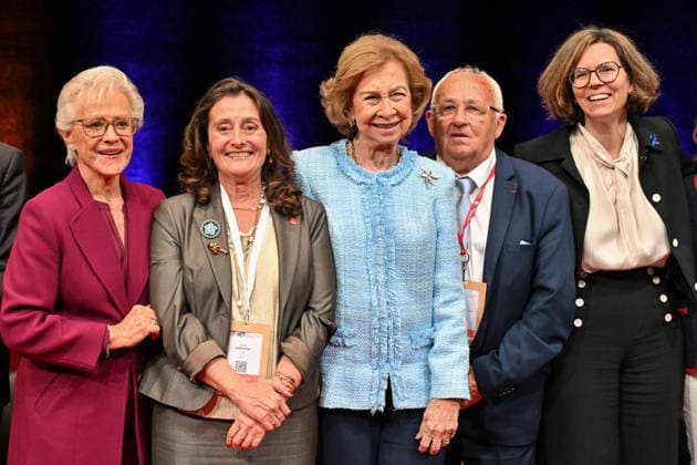 Royals At 37th Global Conference of Alzheimer Disease International - Lyon Princess Muna Al Hussein, Queen Sofía of Spain, Paola Barbarino, CEO of ADI, Joel Jaouen, President of France Alzeihmer, Camille Galliard-Minier, Minister of State for Independence and People with Disabilities attending the 37th Global Conference of Alzheimer’s Disease International (ADI) in Lyon, France on April 14, 2026. Photo by Julien Reynaud APS-Medias ABACAPRESS.COM Lyon France  Copyright: xReynaudxJulien APS-Medias ABACAx