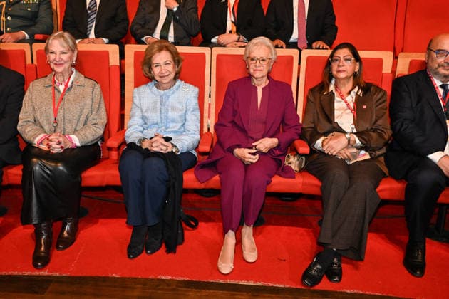Royals At 37th Global Conference of Alzheimer Disease International - Lyon Princess Muna Al Hussein, Queen Sofía of Spain attending the 37th Global Conference of Alzheimer’s Disease International (ADI) in Lyon, France on April 14, 2026. Photo by Julien Reynaud APS-Medias ABACAPRESS.COM Lyon France  Copyright: xReynaudxJulien APS-Medias ABACAx
