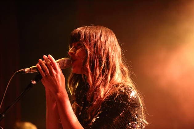 Melody Prochet alias Melodys Echo Chamber bei einem Konzert im Lido in Berlin, 14. April 2026. Melodys Echo Chamber Konzert Berlin