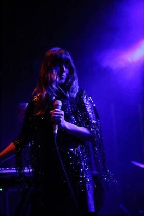 Melody Prochet alias Melodys Echo Chamber bei einem Konzert im Lido in Berlin, 14. April 2026. Melodys Echo Chamber Konzert Berlin