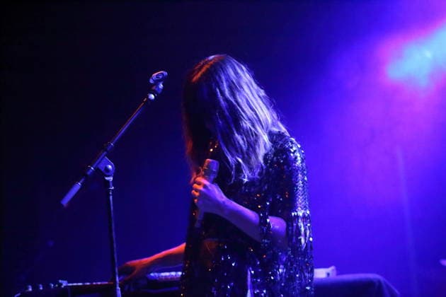 Melody Prochet alias Melodys Echo Chamber bei einem Konzert im Lido in Berlin, 14. April 2026. Melodys Echo Chamber Konzert Berlin