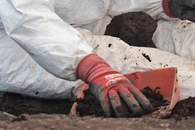 April 14, 2026, Mexico City, Cdmx, Mexico: Between the borders of the Tlahuac region of Mexico City and Chalco, State of Mexico, lie the lagoons that divide these areas. Within a particular zone known as Lagunas de La Habana (Havana Lagoons), more than 500 human skeletal remains (teeth and bones from different parts of the body) have been found to date, buried in the mud at a very shallow depth. This is because it is a chinampa (floating garden) area, making it impossible that this area was used as a cemetery. The remains are found at a very shallow depth; after only 20 centimeters, the water reaches the lagoon. The search continues, carried out by personnel from the Attorney General s Offices, police, the National Guard, and the State - ZUMAp204 20260414_zip_p204_041 Copyright: xJosuexPerezx