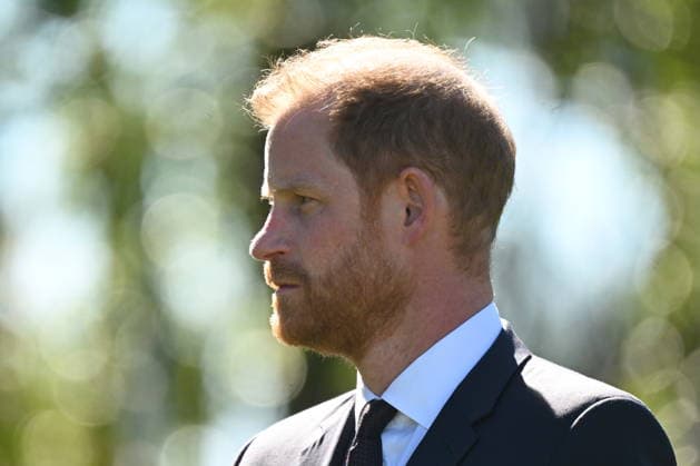 HARRY AND MEGHAN AUSTRALIA VISIT, Prince Harry, Duke of Sussex attends a smoking ceremony at the ˜For Our Country™ memorial during his visit to the Australian War Memorial in Canberra, Wednesday, April 15, 2026. ( NO ARCHIVING CANBERRA AUSTRALIAN CAPITAL TERRITORY AUSTRALIA  Copyright: xLUKASxCOCHx 20260415194985454125