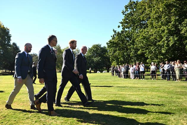 HARRY AND MEGHAN AUSTRALIA VISIT, Prince Harry, Duke of Sussex leaves with veterans and the Director of the Australian War Memorial Matt Anderson after attending a smoking ceremony at the ˜For Our Country™ memorial during his visit to the Australian War Memorial in Canberra, Wednesday, April 15, 2026. ( NO ARCHIVING CANBERRA AUSTRALIAN CAPITAL TERRITORY AUSTRALIA  Copyright: xLUKASxCOCHx 20260415198307052098