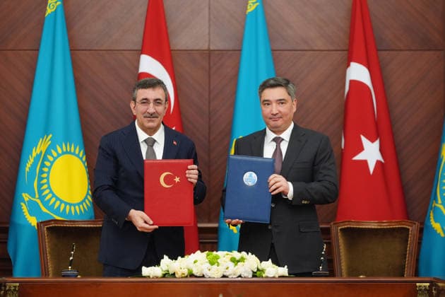 Turkiye-Kazakhstan JEC meeting held in Astana ASTANA, KAZAKHSTAN - APRIL 15: Turkish Vice President Cevdet Yilmaz (L) and Kazakhstan’s Prime Minister Olzhas Bektenov (R) hold one-on-one and delegation-level talks at the Government building, then co-chair the 14th term meeting of the Turkiye-Kazakhstan Joint Economic Commission and sign the protocol, in Astana, Kazakhstan, on April 15, 2026. Yasin Baturhan Ergin Anadolu Astana Kazakhstan. Editorial use only. Please get in touch for any other usage.  Copyright: x2026xAnadoluxYasinxBaturhanxErginx