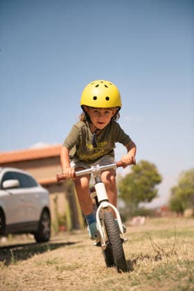 Little Boy Racing Balance Bike Outdoors in Sunny Desert Landscape San Miguel de Allende, Guanajuato, Mexico CR_WDJM260410-1998257-01 ,model released, Symbolfoto