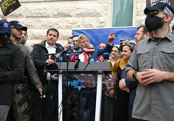 (C) National Security Minister Itamar Ben Gvir gives a statement to the press before the Supreme Court hears petitions urging Prime Minister Benjamin Netanyahu to fire him on Wednesday, April 15, 2026., in Jerusalem.  JER2026041510 DEBBIExHILL