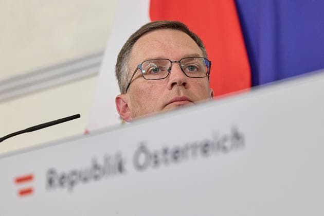 - Wien 15.04.2026 - Ministerrat - Heute fand im österreichischen Bundeskanzleramt der wöchentliche Ministerrat der Regierungskoalition von ÖVP, SPÖ und NEOS statt. Anschliessend fand das Pressefoyer statt. PHOTO: ÖVP Klubobmann August Wöginger. Vienna (AUSTRIA) - TToday, the weekly ministerial council meeting of the ÖVP, SPÖ, and NEOS coalition government took place at the Austrian Federal Chancellery Ministerrat *** Vienna 15 04 2026 Ministerial Council Today, the weekly ministerial council meeting of the ÖVP, SPÖ, and NEOS coalition government took place at the Austrian Federal Chancellery followed by a press foyer PHOTO ÖVP Klubobmann August Wöginger Vienna AUSTRIA TToday, the weekly ministerial council meeting of the ÖVP, SPÖ, and 