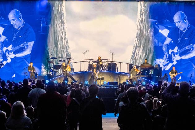 Die Band Santiano mit Björn Both, Hans-Timm Hinrichsen, Axel Stosberg und Peter David Sage begeistert am 15. April 2026 in der Quarterback Immobilien Arena im Rahmen ihrer Tour Da braut sich was zusammen mit einer energiegeladenen Live-Show aus Folk-Rock und maritimen Klängen. Andreas Fahnert ist aus gesundheitlichen Gründen seit Jahren nicht mehr Teil der Live-Auftritte der Band. Santiano Leipzig 2026 *** The band Santiano with Björn Both, Hans Timm Hinrichsen, Axel Stosberg and Peter David Sage will be thrilling audiences at the Quarterback Immobilien Arena on April 15, 2026 as part of their tour Something is brewing with an energetic live show of folk rock and maritime sounds Andreas Fahnert has not been part of the Sant