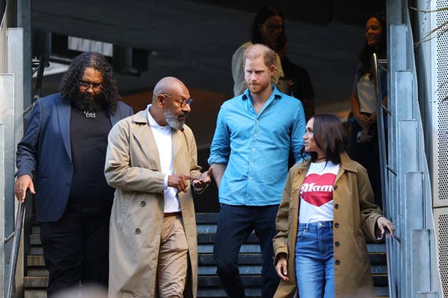 HARRY AND MEGHAN AUSTRALIA VISIT, Prince Harry and Meghan, the Duke and Duchess of Sussex arrive to participate in the Scar Tree Walk at Birrarung Marr during a visit to Australia, Melbourne, Thursday, April 16, 2026. ( NO ARCHIVING MELBOURNE VICTORIA AUSTRALIA  Copyright: xCONxCHRONISx 20260416188852704381